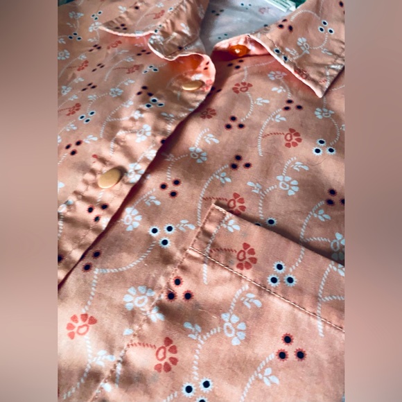 Sara Morgan snap button down shirt sleeve shirt w/front pocket. - Picture 5 of 10